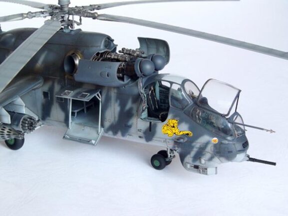 Советский ударный вертолет Ми-24В (Trumpeter) — изображение 20