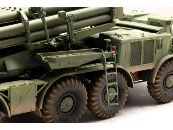 Пусковая установка 9П140 РСЗО 9К57 Ураган (ЗИЛ-135ЛМ) (1:35) — изображение 4