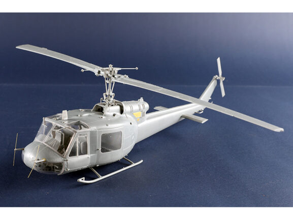 Американский многоцелевой вертолет Bell UH-1B Huey (Trumpeter) — изображение 12