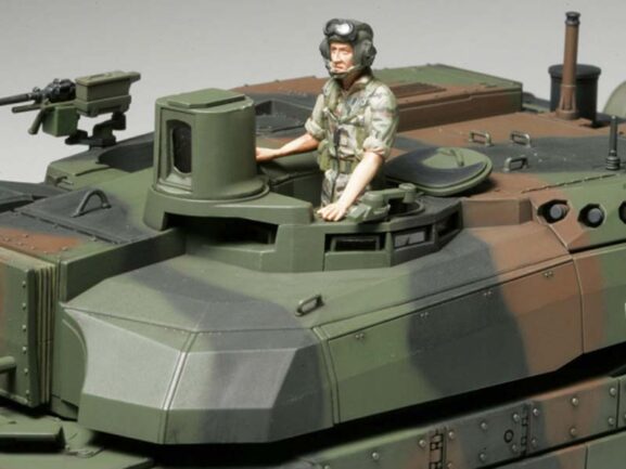 Французский основной танк Leclerc Series 2 с фигурой командира — изображение 4