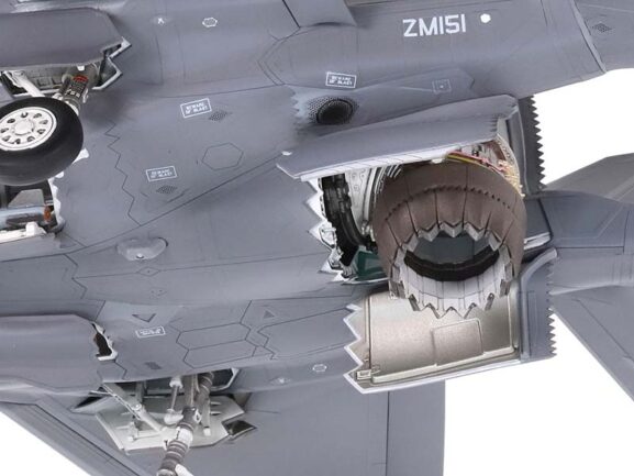 Истребитель-бомбардировщик Lockheed Martin F-35B Lightning II (60793) — изображение 16