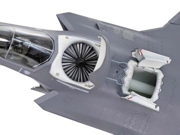 Истребитель-бомбардировщик Lockheed Martin F-35B Lightning II (60793) — изображение 17