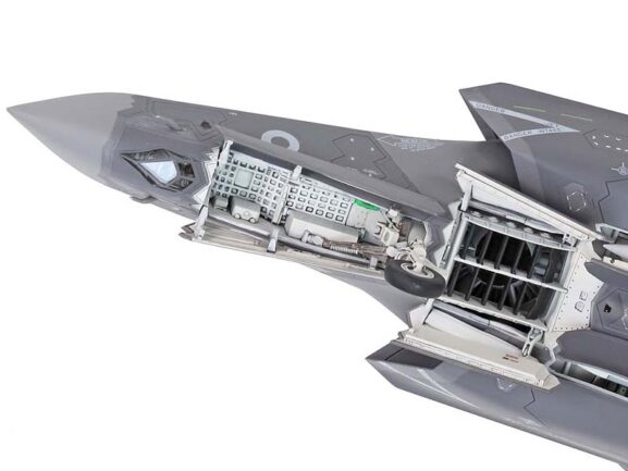 Истребитель-бомбардировщик Lockheed Martin F-35B Lightning II (60793) — изображение 18