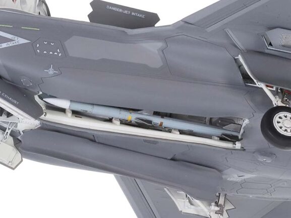Истребитель-бомбардировщик Lockheed Martin F-35B Lightning II (60793) — изображение 20