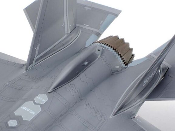 Истребитель-бомбардировщик Lockheed Martin F-35A Lightning II (1:48) — изображение 2