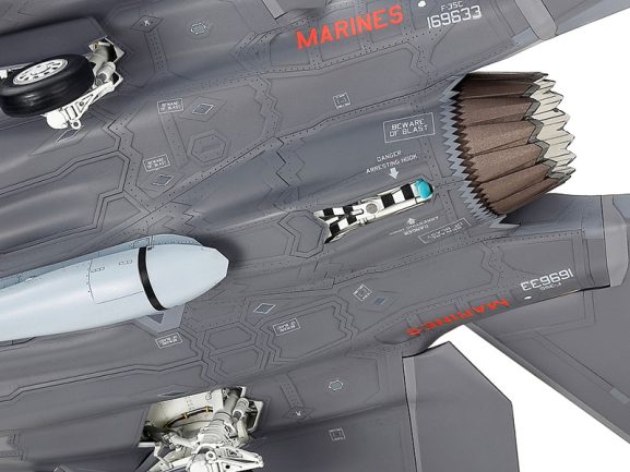 Истребитель-бомбардировщик Lockheed Martin F-35C Lightning II — изображение 8