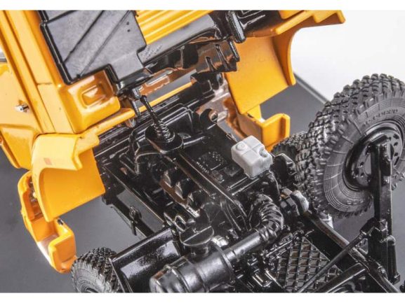Седельный тягач КАМАЗ-65225 дорестайлинг (оранжевый) — изображение 6
