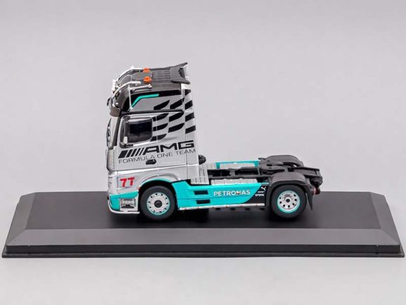 Седельный тягач Mercedes-Benz Actros 5 1851 №77 Team Mercedes-amg Petronas F1 2012 — изображение 5