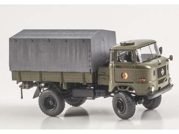 Грузовик IFA W50LA 4×4 бортовой с тентом NVA (народная армия ГДР) — изображение 3