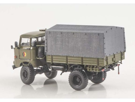 Грузовик IFA W50LA 4×4 бортовой с тентом NVA (народная армия ГДР) — изображение 4