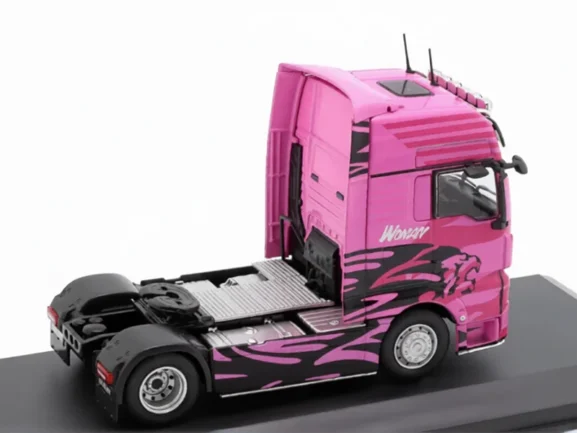 Седельный тягач MAN Tgx Woman Pink Black 2014 — изображение 2