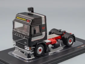 Седельный тягач Volvo F12 1981 черный/красный
