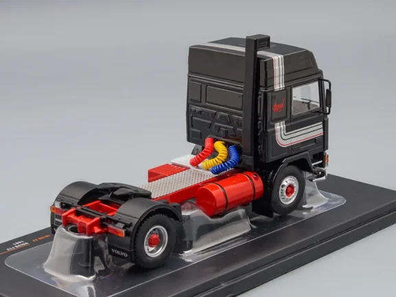 Седельный тягач Volvo F12 1981 черный/красный — изображение 2
