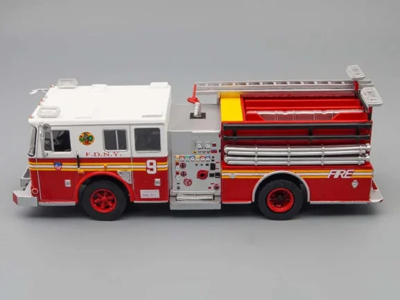 Пожарный автомобиль Seagrave New York USA 2003 — изображение 3